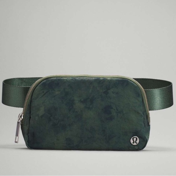 OG Lululemon Everywhere Belt Bag in Aquila Green Twill Multi - Picture 1 of 7